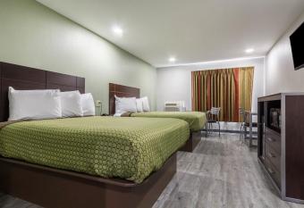 Scottish Inn and Suites Tomball has Smoking rooms