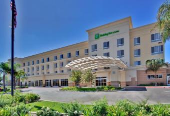 Holiday Inn & Suites Bakersfield By IHG allows 18 year olds to book a room