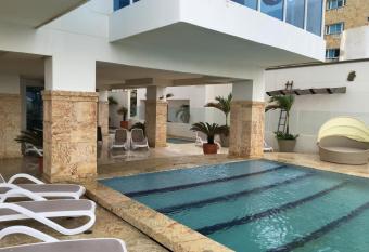 Cartagena Beach Front has rooms with a private hot tub