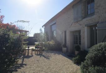 la grange aux hirondelles has Balcony rooms