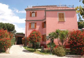 Hotel Arco Di Travertino has Balcony rooms