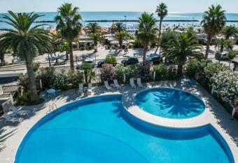 Hotel International has Balcony rooms