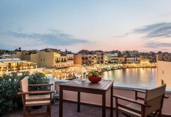 Plaza Apartment has Balcony rooms