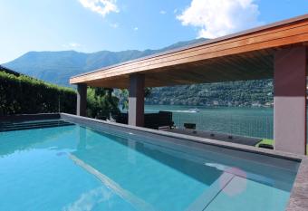 Villa Nila has Balcony rooms