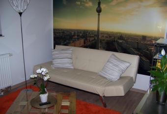 Ferienwohnung vor den Toren Berlins allows 18 year olds to book a room