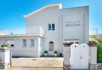 Relais Le Due Costiere has Balcony rooms