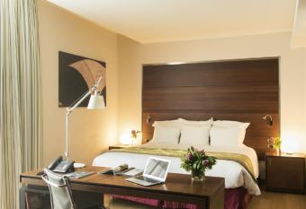 Best Western Premier BHR Treviso Hotel has rooms with a private hot tub