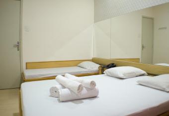 Hotel Hostal (Adults Only) has rooms with a private hot tub