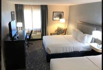 Country Inn & Suites by Radisson, Auburn, IN allows 18 year olds to book a room