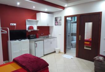 Studios Taha allows 18 year olds to book a room