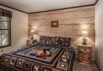 Canyon Cabins has Balcony rooms