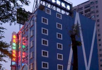 Spring Art Hotel allows 18 year olds to book a room