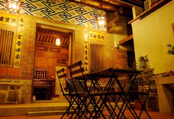 Horseshoe Crab Cottage allows 18 year olds to book a room