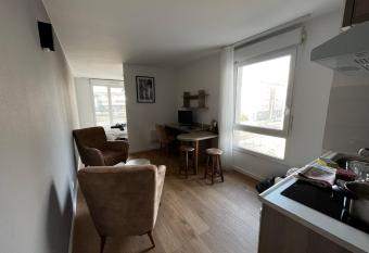 KOSY Appart H  tels - La Maison Des Chercheurs allows 18 year olds to book a room