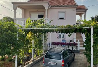 Apartmani Mirela has Balcony rooms