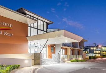 Macquarie 4 Star allows 18 year olds to book a room