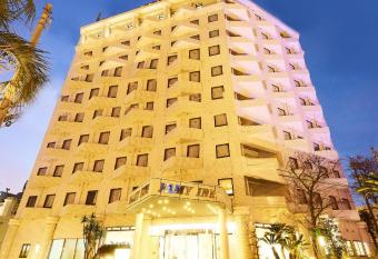 Famy Inn Makuhari has Smoking rooms