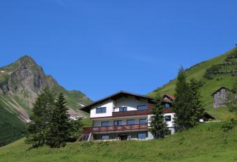Chalet Sperger Faschina has Balcony rooms