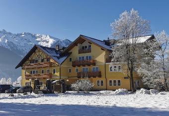 Hotel Gasthof Schweizerhaus has Balcony rooms