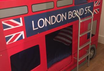 Willow Court Farm The Lodge & Petting Farm, 8 mins from Legoland & Windsor, 15 mins from Lapland UK has Balcony rooms