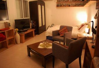 Benny s Studio allows 18 year olds to book a room