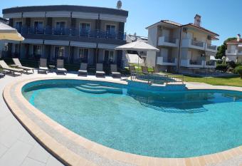 Finikas Garden Beach Resort Nikiti has Balcony rooms