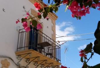 Dimore Sicule Noto allows 18 year olds to book a room