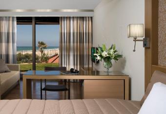 Dan Accadia Herzliya Hotel allows 18 year olds to book a room