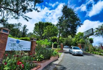 Hotel Villa Zurqui has Balcony rooms