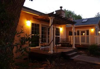 Glen Ellen Inn Secret Cottages has Balcony rooms