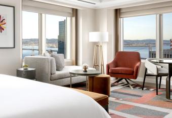 Four Seasons Hotel San Francisco at Embarcadero has rooms with a private hot tub