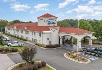 Best Western Kernersville has rooms with a private hot tub