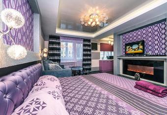 Hotrent City has rooms with a private hot tub