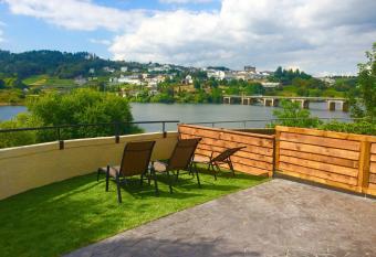 A Fontana de Luxo Apartamentos has Balcony rooms