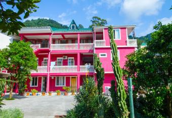Guest House Imeda has Balcony rooms