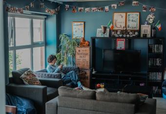 Canbe Garden Lane Backpackers allows 18 year olds to book a room