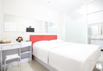 Kanwa Residence allows 18 year olds to book a room