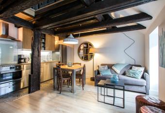 G  te de l Ange allows 18 year olds to book a room