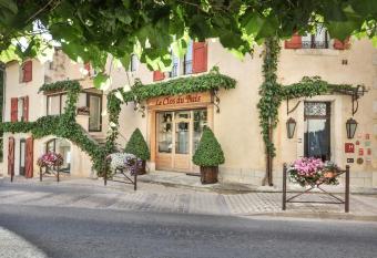 Le Clos Du Buis allows 18 year olds to book a room