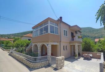 Apartment Ma  a has Balcony rooms