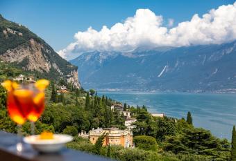 Hotel Meandro - Lake View has Balcony rooms