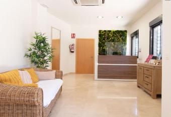 Hotel Sagunto allows 18 year olds to book a room