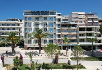Republika Hotel has Smoking/Balcony rooms