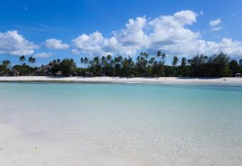 Lazy Beach House has Balcony rooms