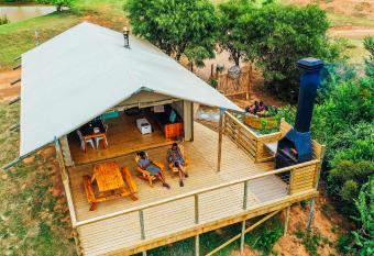 AfriCamps at Kam Bati has rooms with a private hot tub