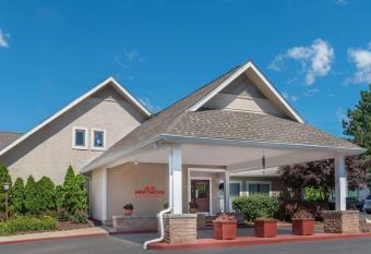 Value Suites Extended Stay - St Louis has Smoking rooms