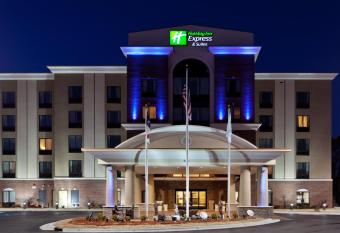 Holiday Inn Express & Suites Hope Mills-Fayetteville Arpt By IHG has Balcony rooms