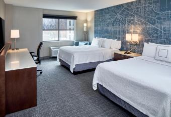 Courtyard Portland Downtown / Convention Center allows 18 year olds to book a room