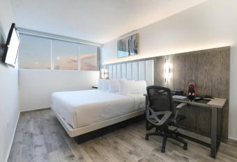 San Juan Airport Hotel allows 18 year olds to book a room