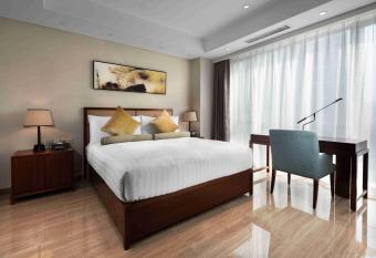 Oakwood Hotel & Residence Suzhou has rooms with a private hot tub